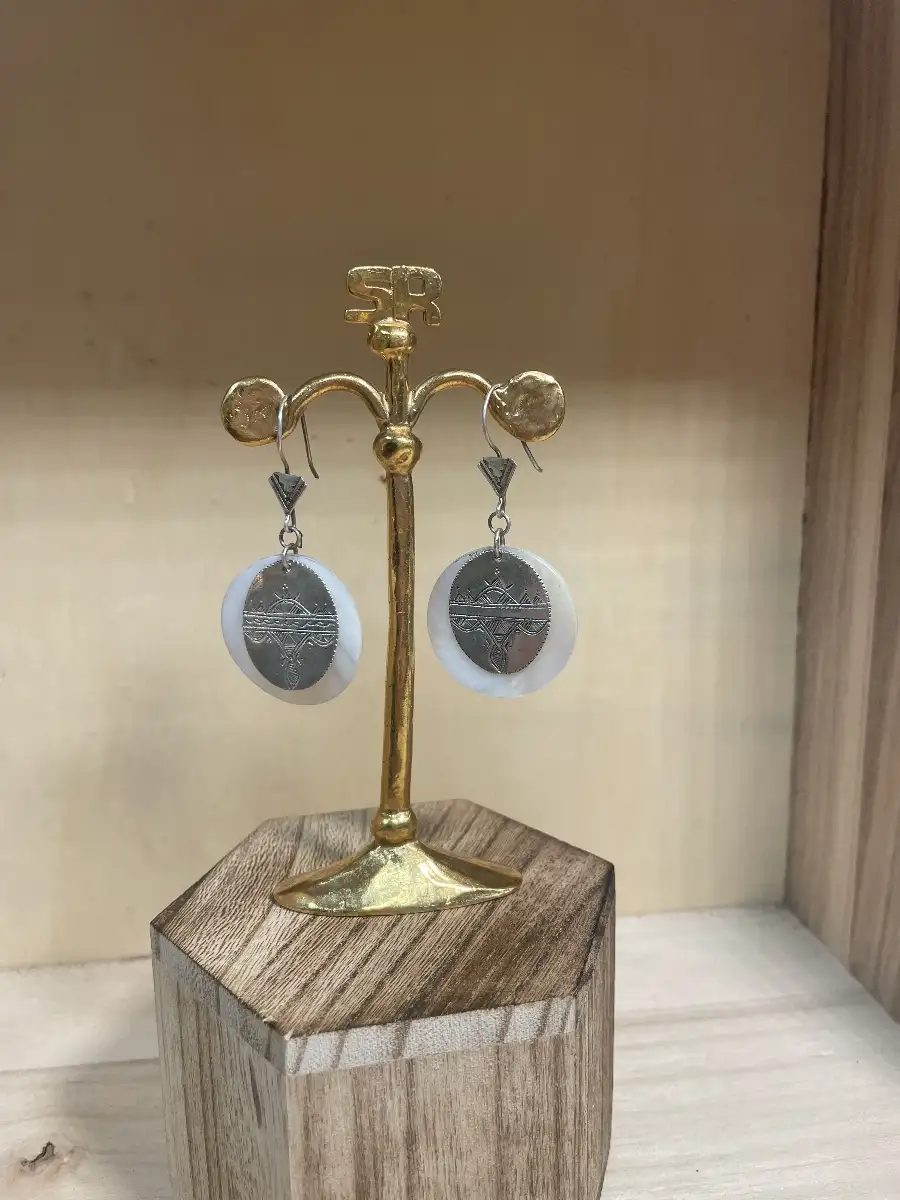 Boucle d'oreille touareg nacre
